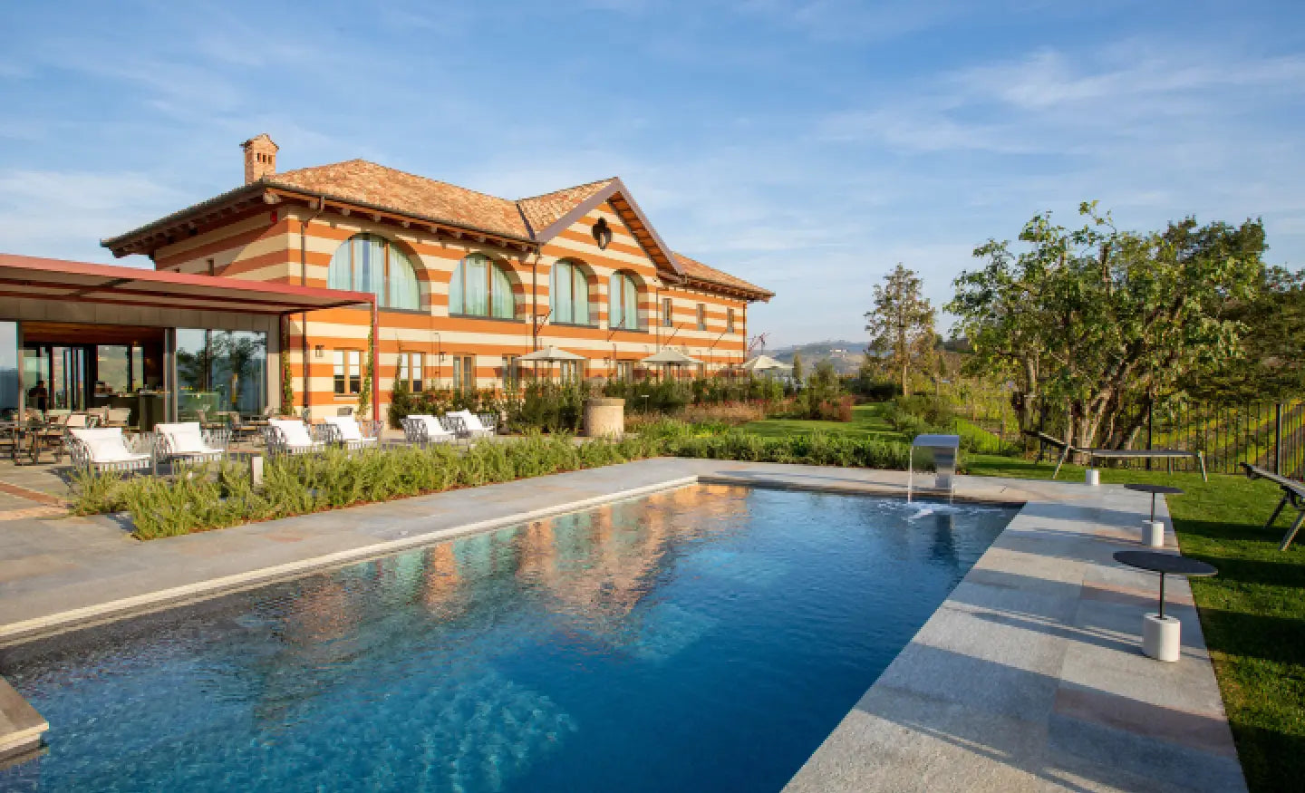 Charme esclusivo tra i vigneti delle Langhe: benvenuti a Cascina Galarej