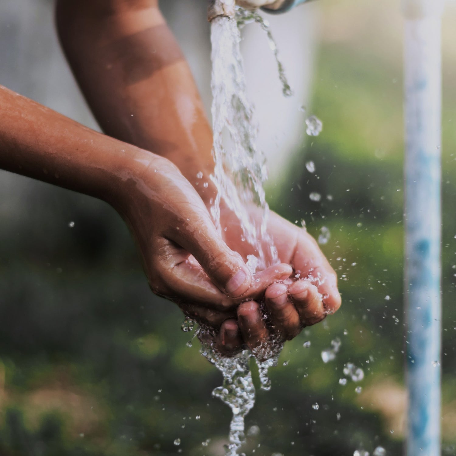 Il nostro impegno nella cura dell'ambiente inizia da Charity: water